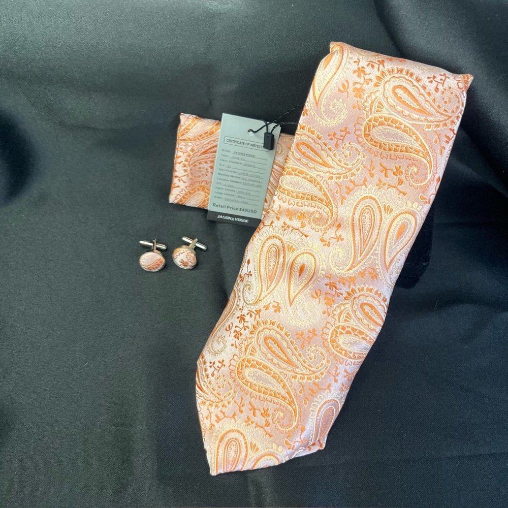 NWT-Silk Peach Paisley Tie Set